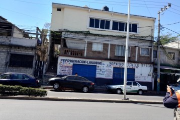 CASA SOLA CON LOCALES COMERCIALES EN TEMIXCO CENTRO